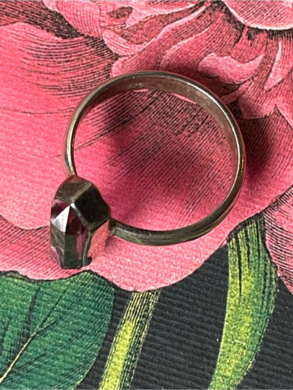 Vintage stamped 925 sterling silver & faceted purple stone ring sz 8.25-8.5